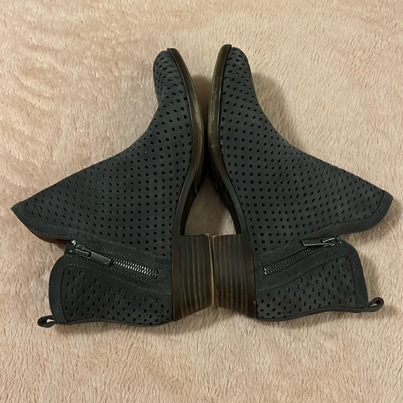 Lucky Brand Basil Stone Colored Zip Bootie - 7.5 - Picture 6 of 6